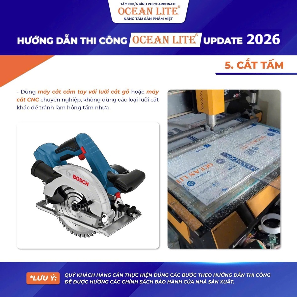 Dùng máy cắt tay với lưỡi cắt gỗ hoặc máy CNC.