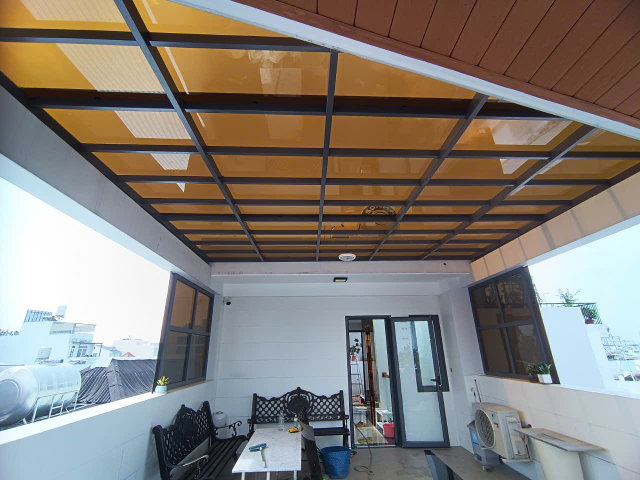 Giá tấm nhựa thông minh lấy sáng tốt bền đẹp tiết kiệm chi phí