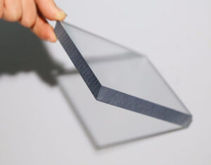 Tấm poly đặc 4mm – Lựa chọn tối ưu cho mái che và giếng trời