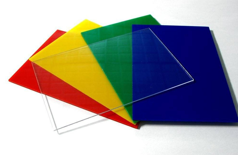 Tấm poly đặc 4mm – Lựa chọn tối ưu cho mái che và giếng trời