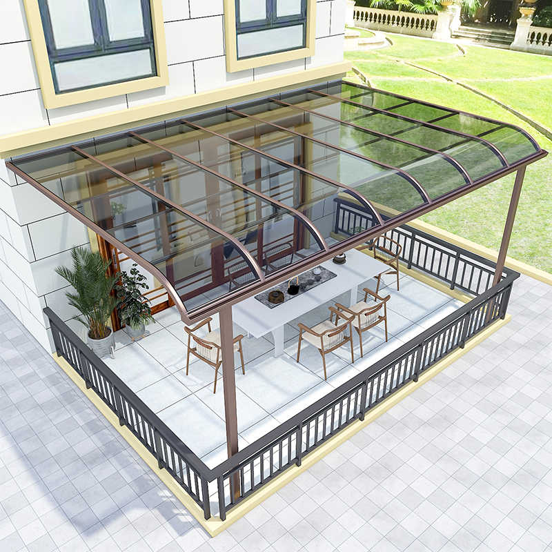 Có nên dùng tấm lợp polycarbonate thông minh thay kính cường lực?