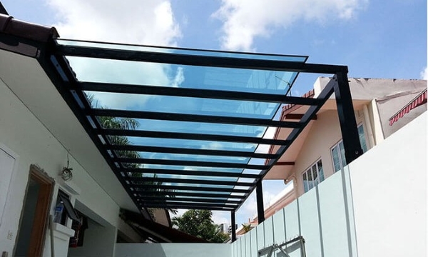 Thi công tấm nhựa thông minh lấy sáng Polycarbonate đẹp, bền và tiết kiệm chi phí