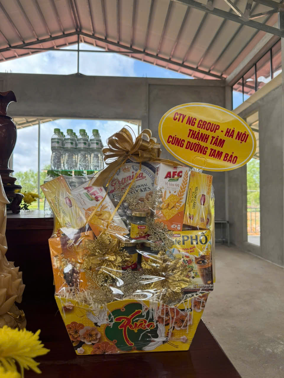 NG Group thành tâm cúng dường Tam Bảo.