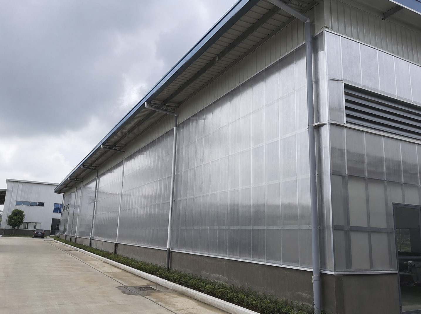 Tấm nhựa poly rỗng ruột cách nhiệt tại KCN VSIP Hải Phòng