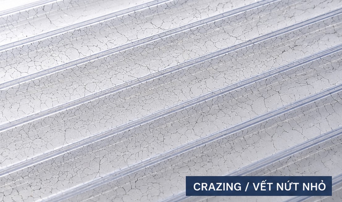 Crazing và các vết nứt nhỏ trên bề mặt Polycarbonate