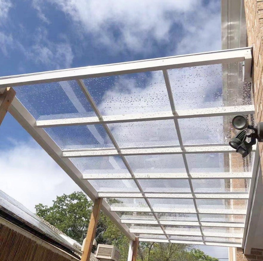Ứng dụng tấm Polycarbonate đặc cho hệ mái che lấy sáng dân dụng